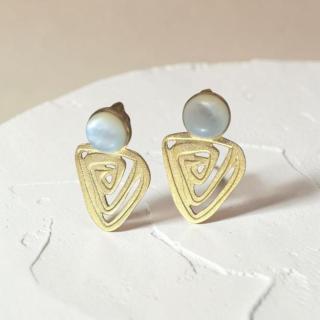 White dot Earrings
